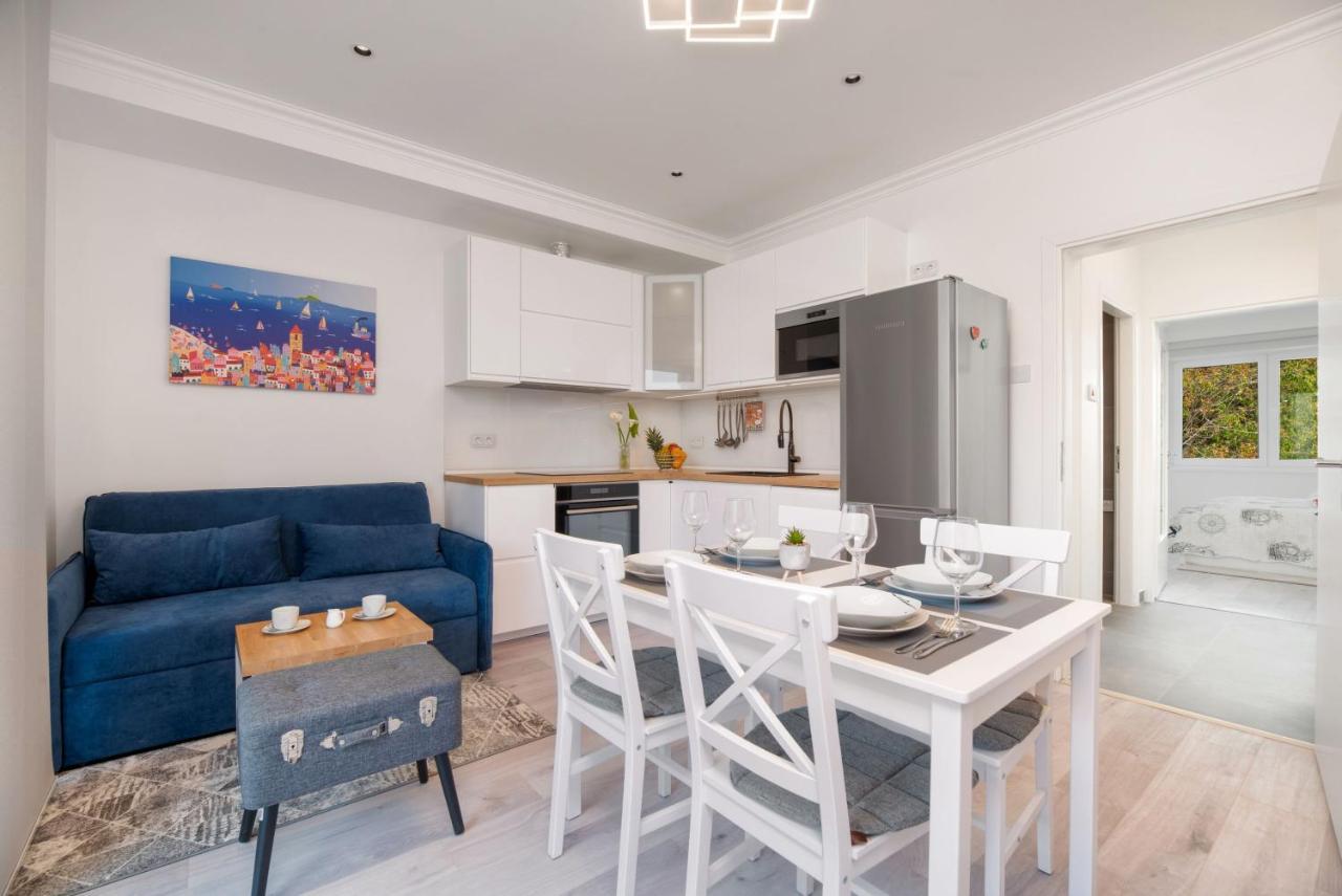 Apartment Ella โตรกีร์ ภายนอก รูปภาพ