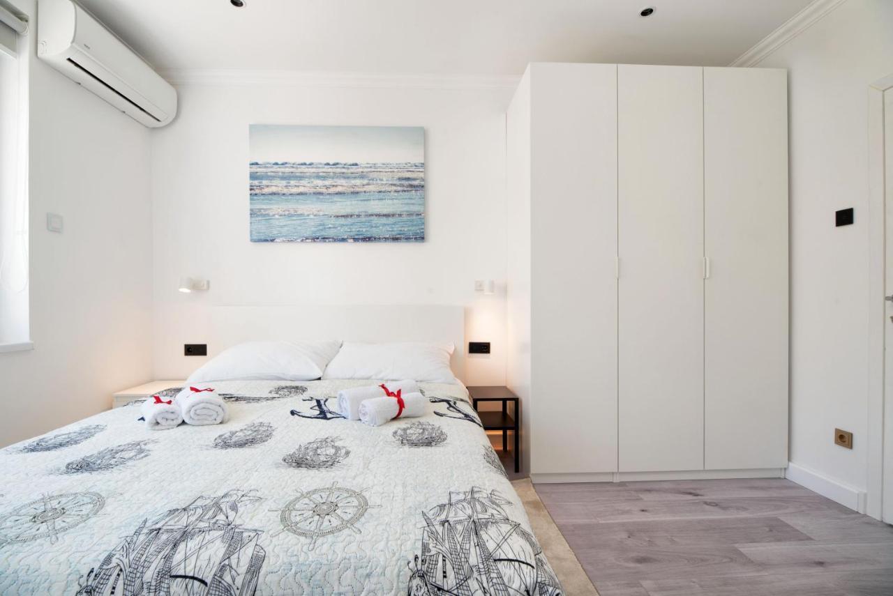 Apartment Ella โตรกีร์ ภายนอก รูปภาพ