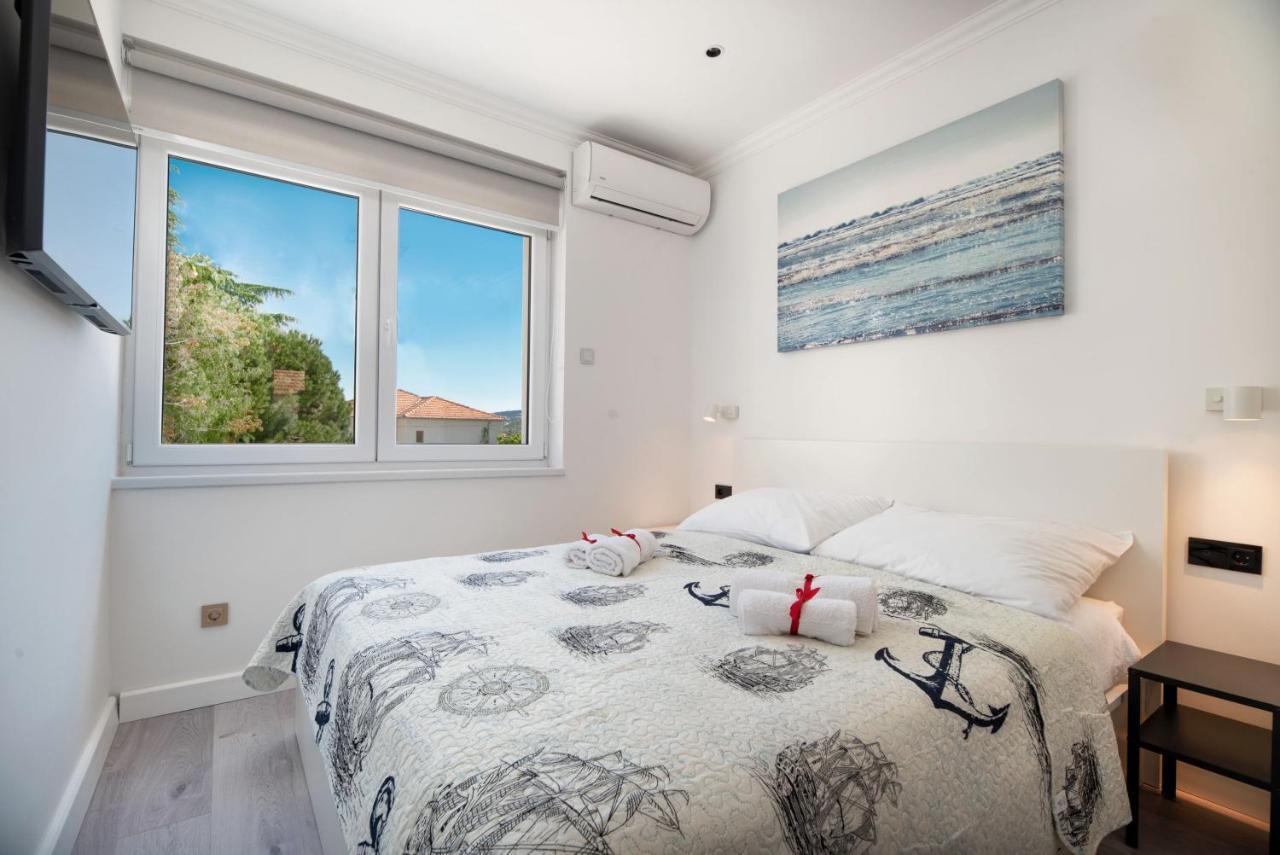 Apartment Ella โตรกีร์ ภายนอก รูปภาพ