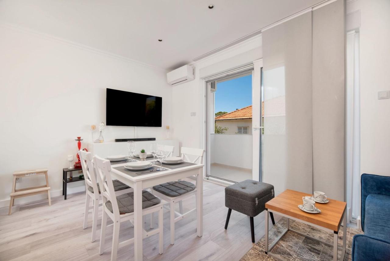 Apartment Ella โตรกีร์ ภายนอก รูปภาพ