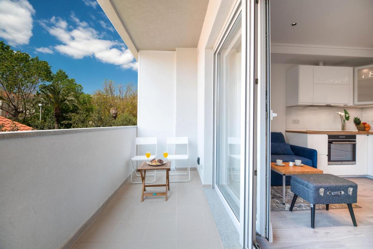 Apartment Ella โตรกีร์ ภายนอก รูปภาพ