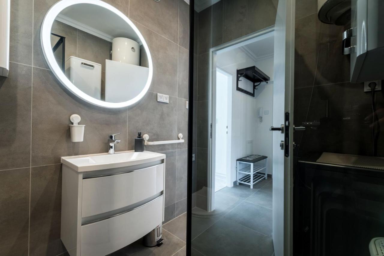 Apartment Ella โตรกีร์ ภายนอก รูปภาพ