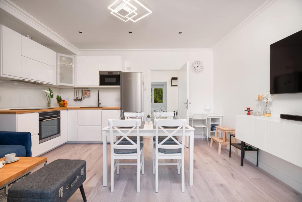 Apartment Ella โตรกีร์ ภายนอก รูปภาพ
